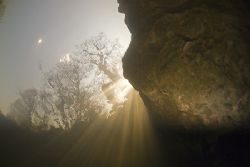 Suns rays. River Lune. Cumbria.
D200, 10.5mm. by Derek Haslam 